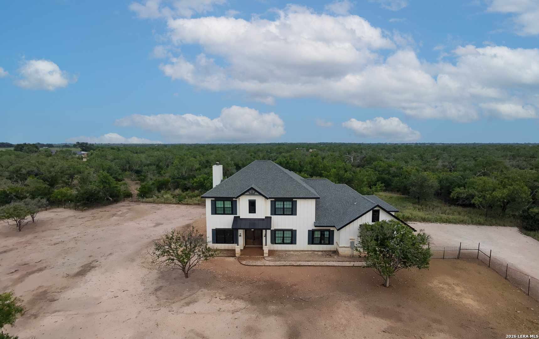 914 County Road 7718, Devine, TX 78016 — photo 1