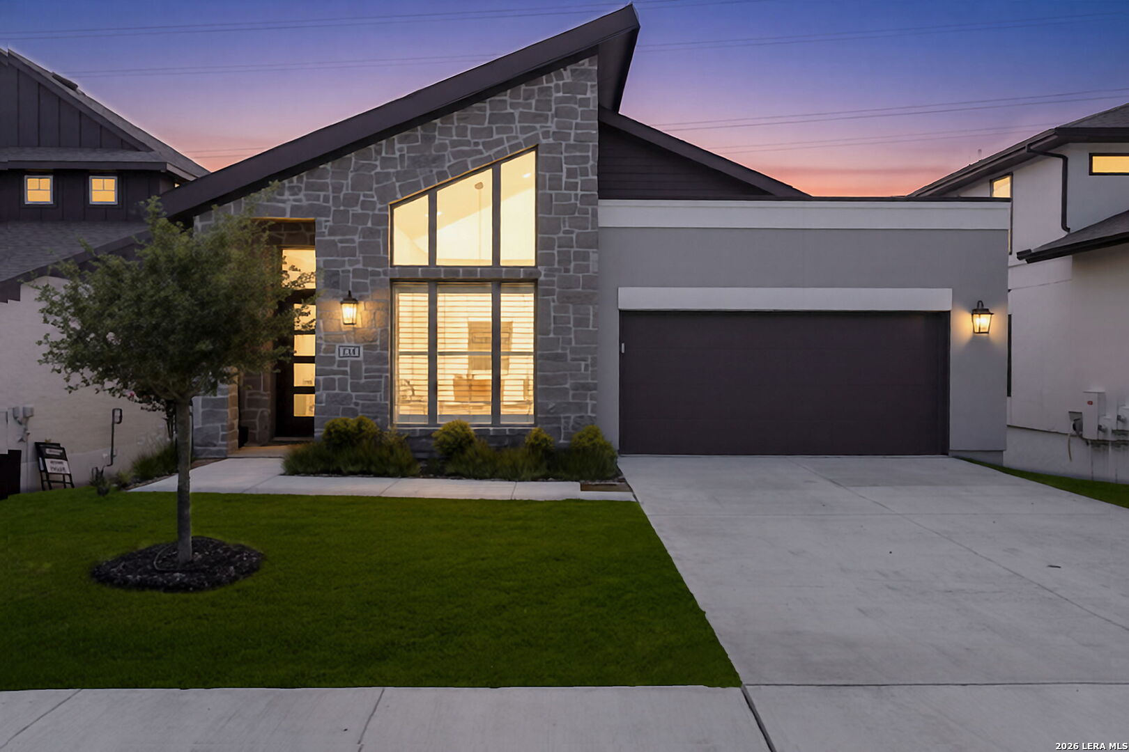 230 Navarro, Boerne, TX 78006 — photo 1