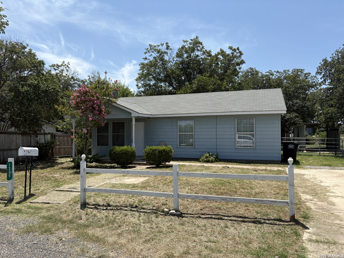 1304 Avenue D, Hondo, TX 78861 — photo 1