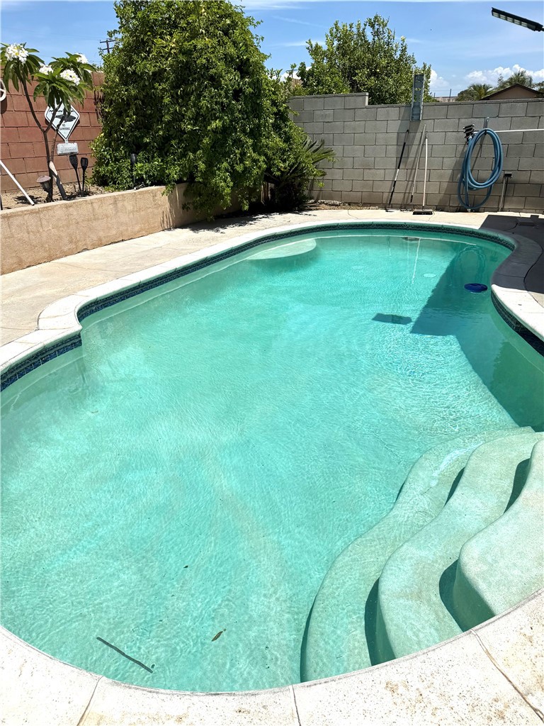 15184 Macadamia Court, Fontana, CA 92335 — photo 1