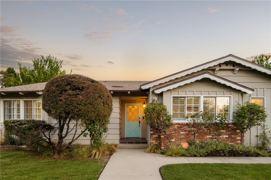 23642 Oxnard, Woodland Hills, CA 91367 — photo 1