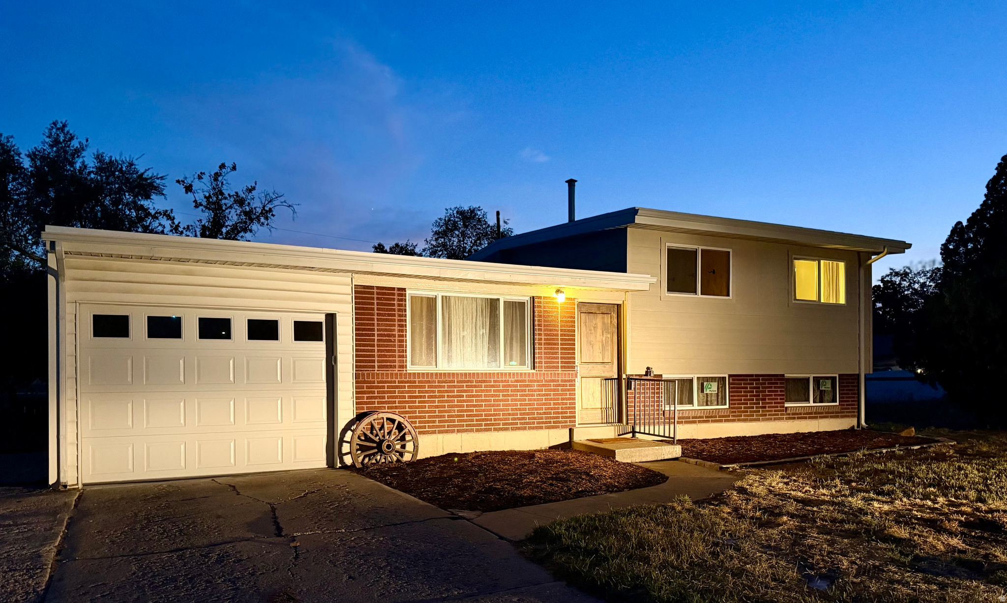 4682 S GREENVALLEY DR, Millcreek, UT 84107 — photo 1