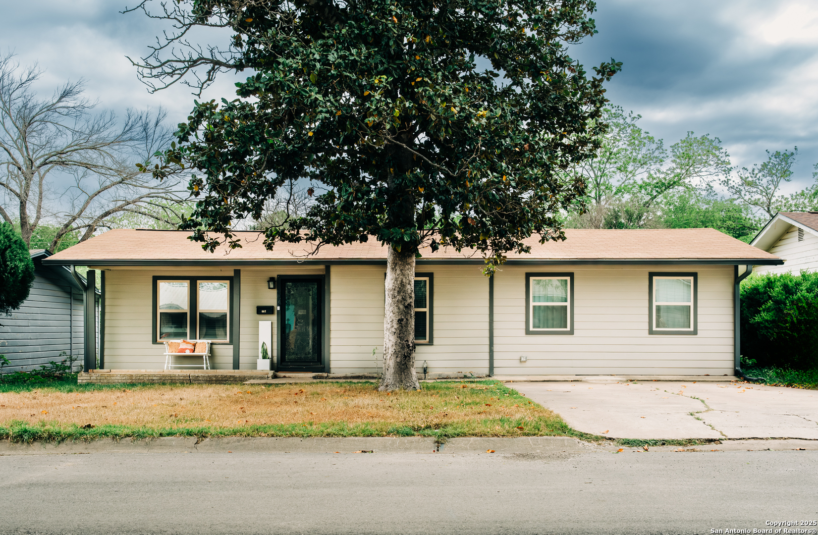 607 Leland, Kerrville, TX 78028 — photo 1