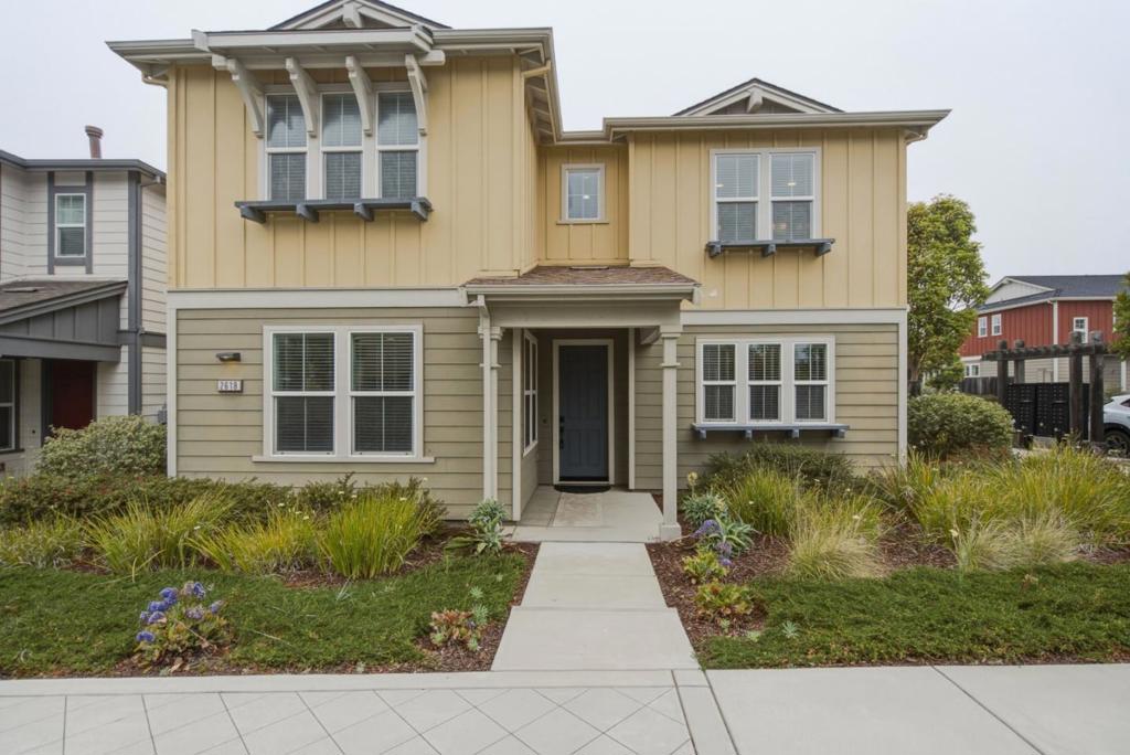 2618 Bluewater Court