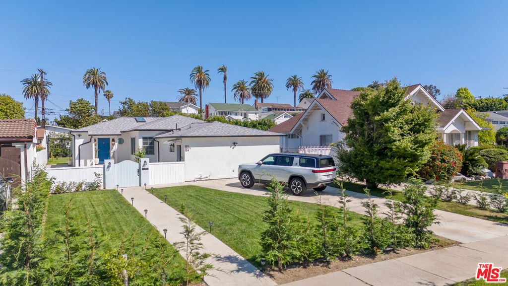 1152 S Windsor Boulevard, Los Angeles, CA 90019 — photo 1