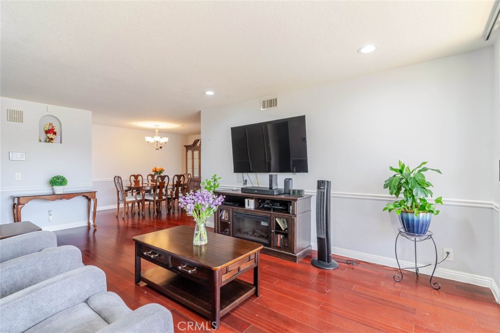 750 S Spaulding Avenue 129, Los Angeles, CA 90036 — photo 1