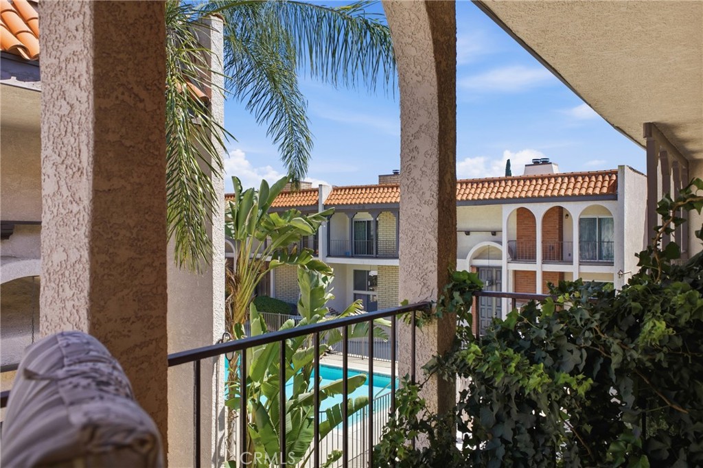 5477 Nestle Avenue 11, Tarzana, CA 91356 — photo 1