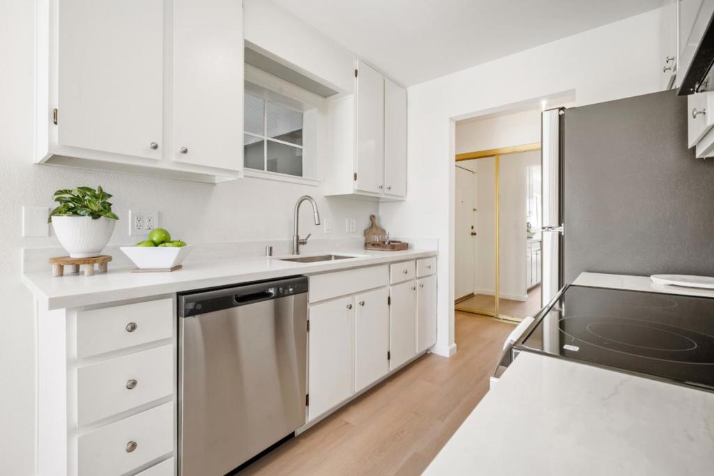 466 Pine Avenue, Half Moon Bay, CA 94019 — photo 1
