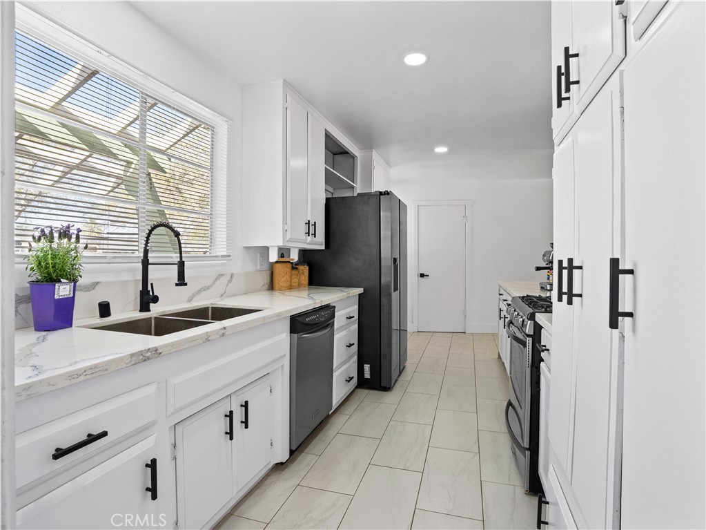 1112 E Avenue J4, Lancaster, CA 93535 — photo 1