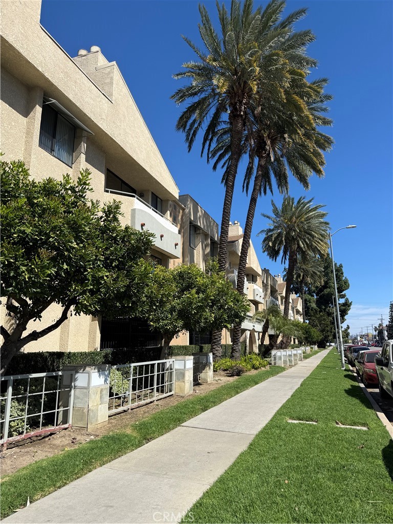 19009 Sherman Way 16, Reseda, CA 91335 — photo 1