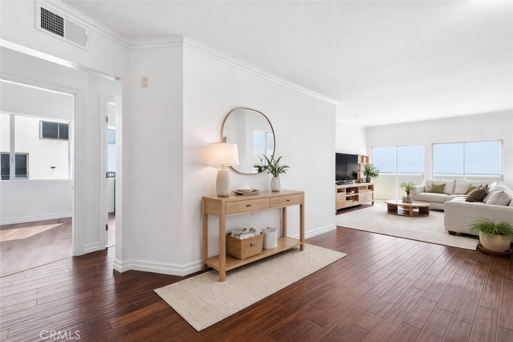 11822 Goshen Avenue 303, Los Angeles, CA 90049 — photo 1