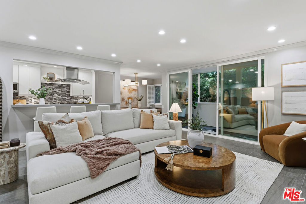 1015 N Kings Road 110, West Hollywood, CA 90069 — photo 1