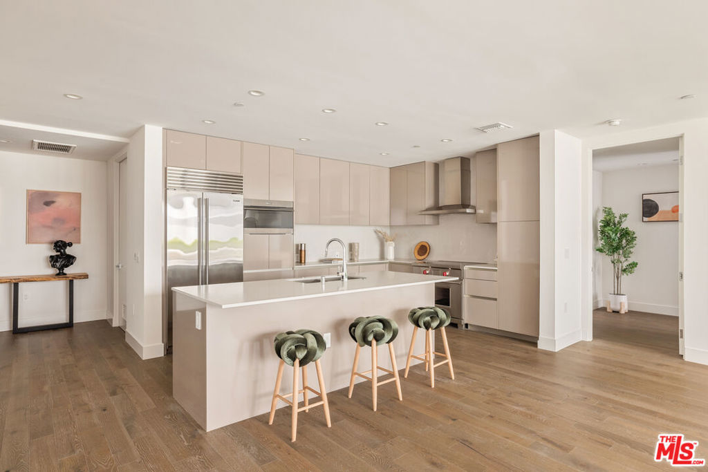 728 N Sweetzer Avenue 208, West Hollywood, CA 90069 — photo 1