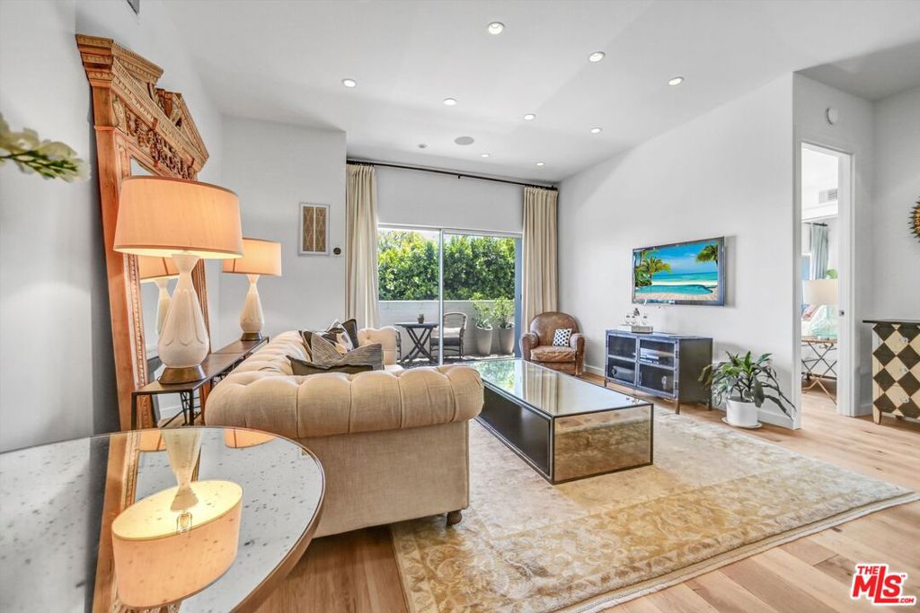 999 N Doheny Drive 106, West Hollywood, CA 90069 — photo 1