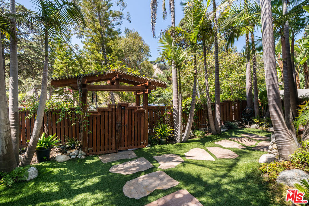 454 E Rustic Road, Santa Monica, CA 90402 — photo 1