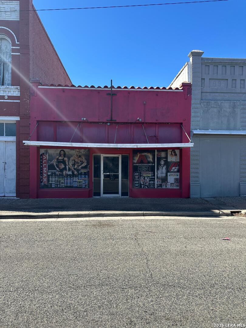 319 N Washington, Beeville, TX 78102 — photo 1