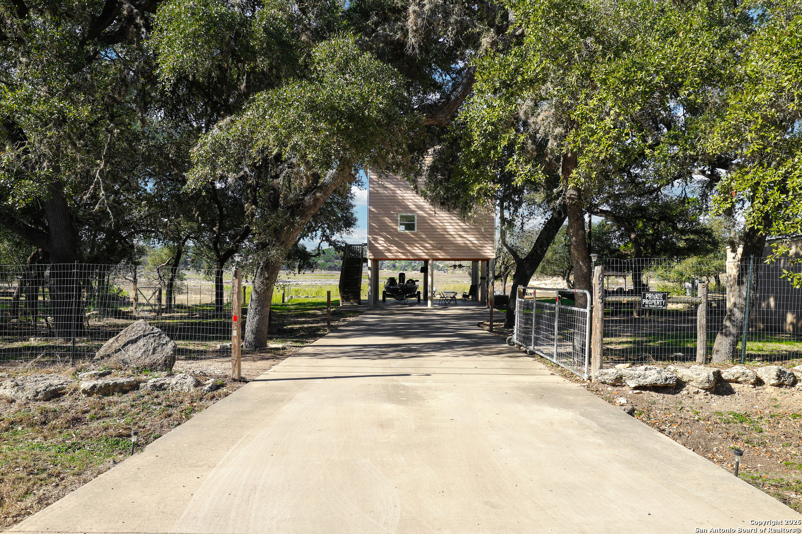 622 Pebble Beach, Lakehills, TX 78063 — photo 1