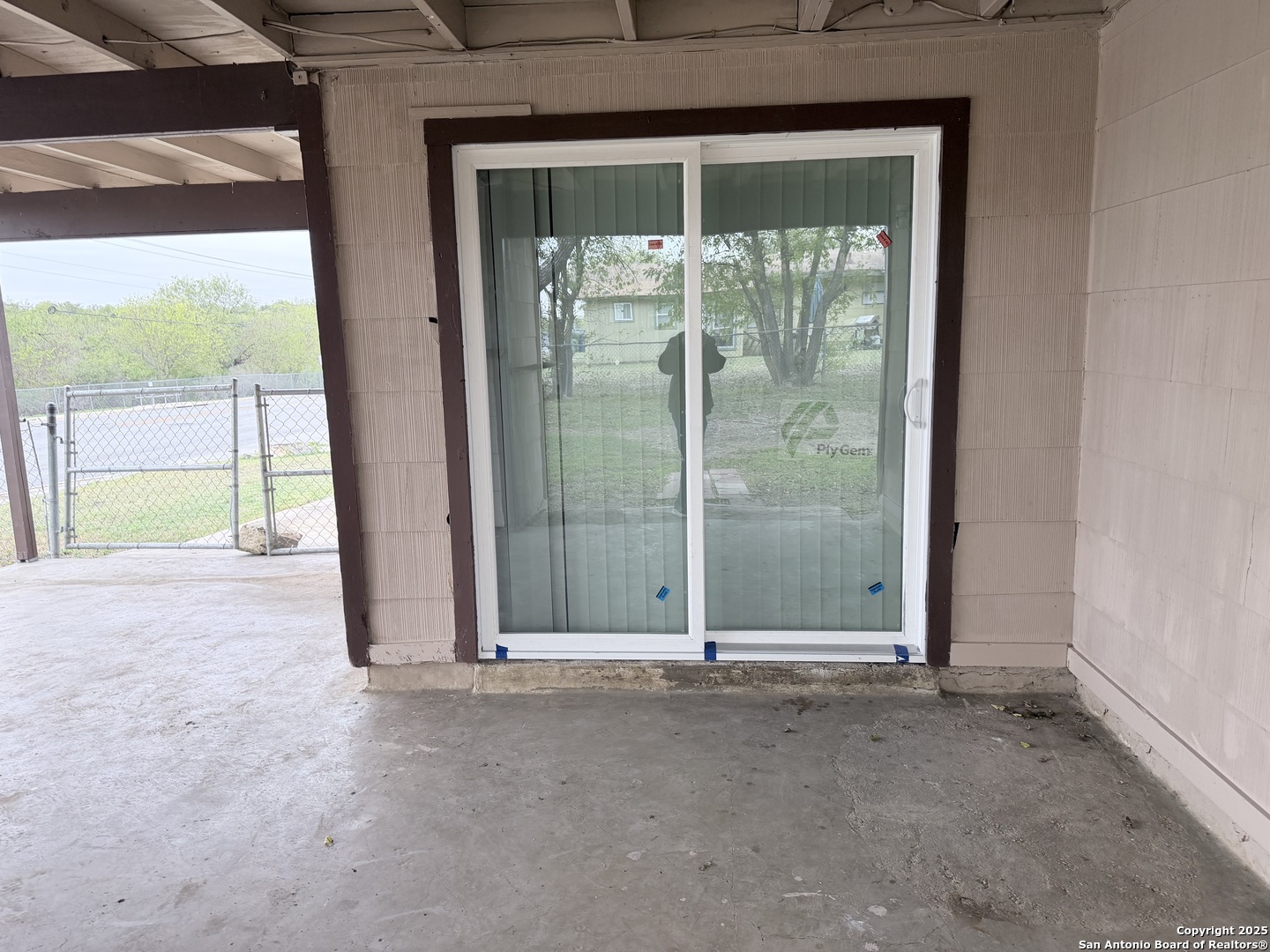 558 Jamaica, ,  78227 — photo 1