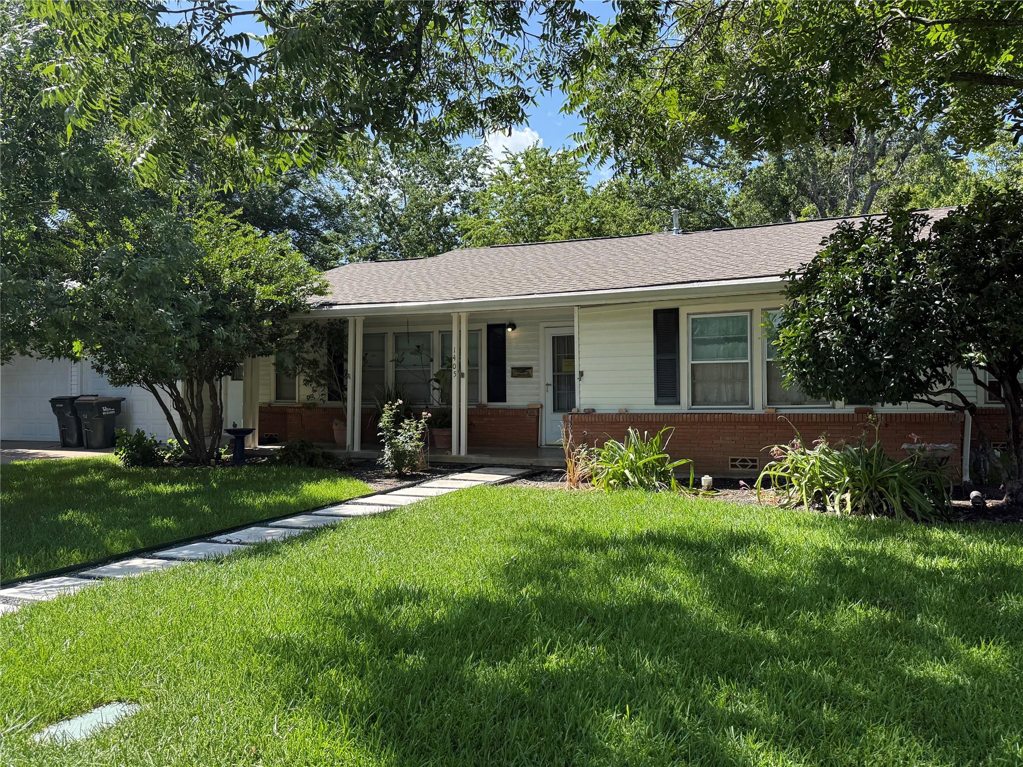 1405 16th, Georgetown, TX 78626 — photo 1