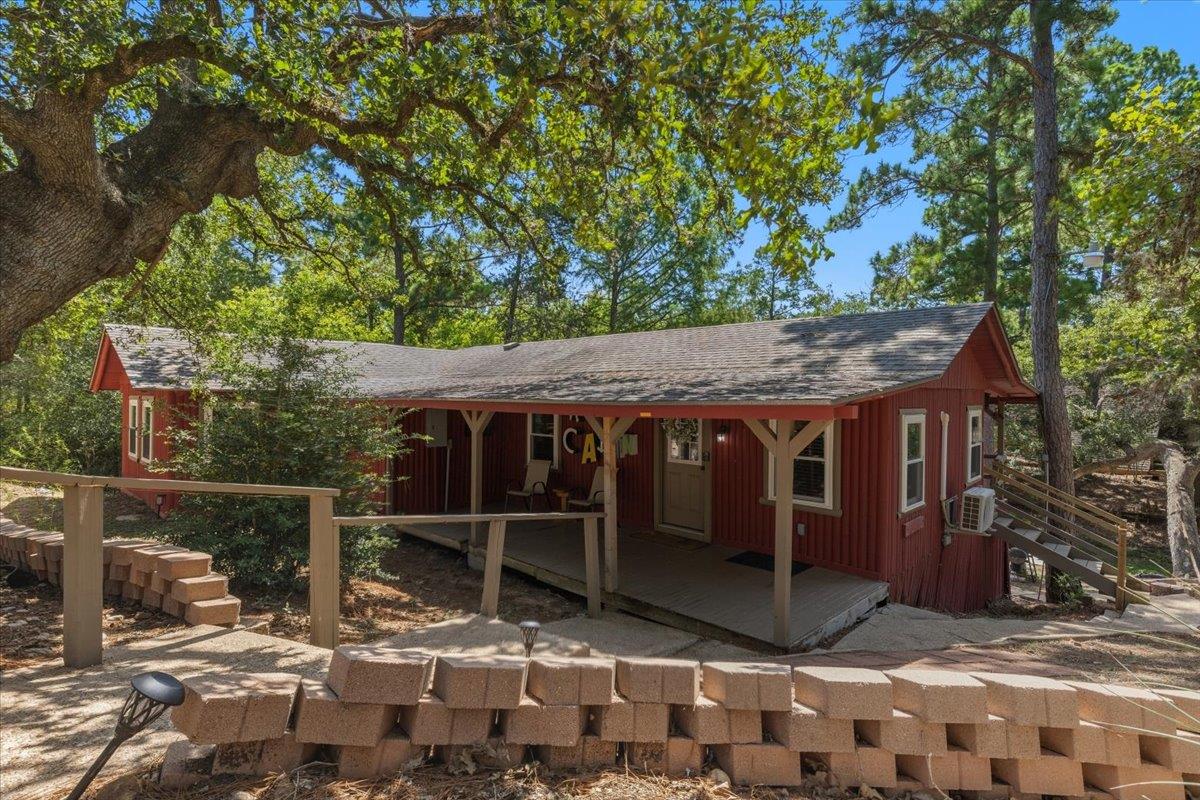 463 Clear Lake, La Grange, TX 78945 — photo 1