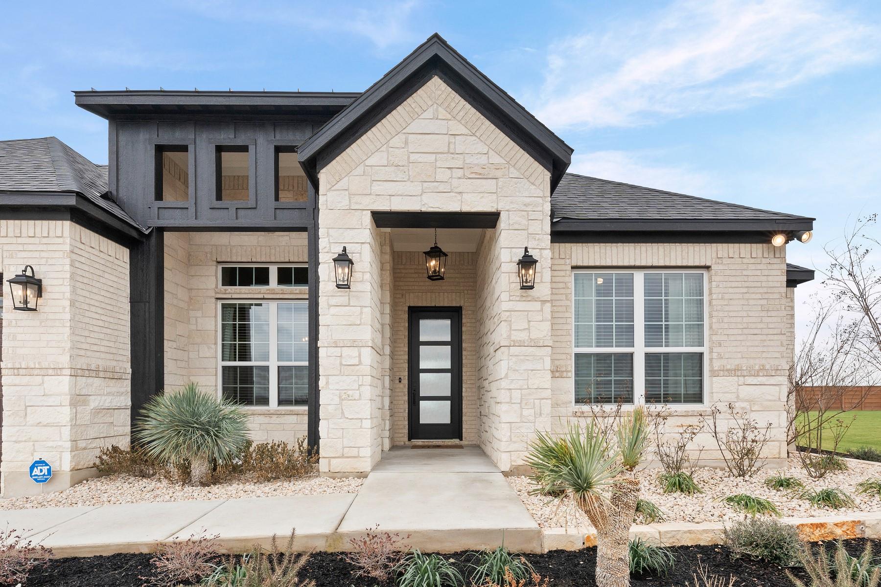 313 Luna Blue, Jarrell, TX 76537 — photo 1