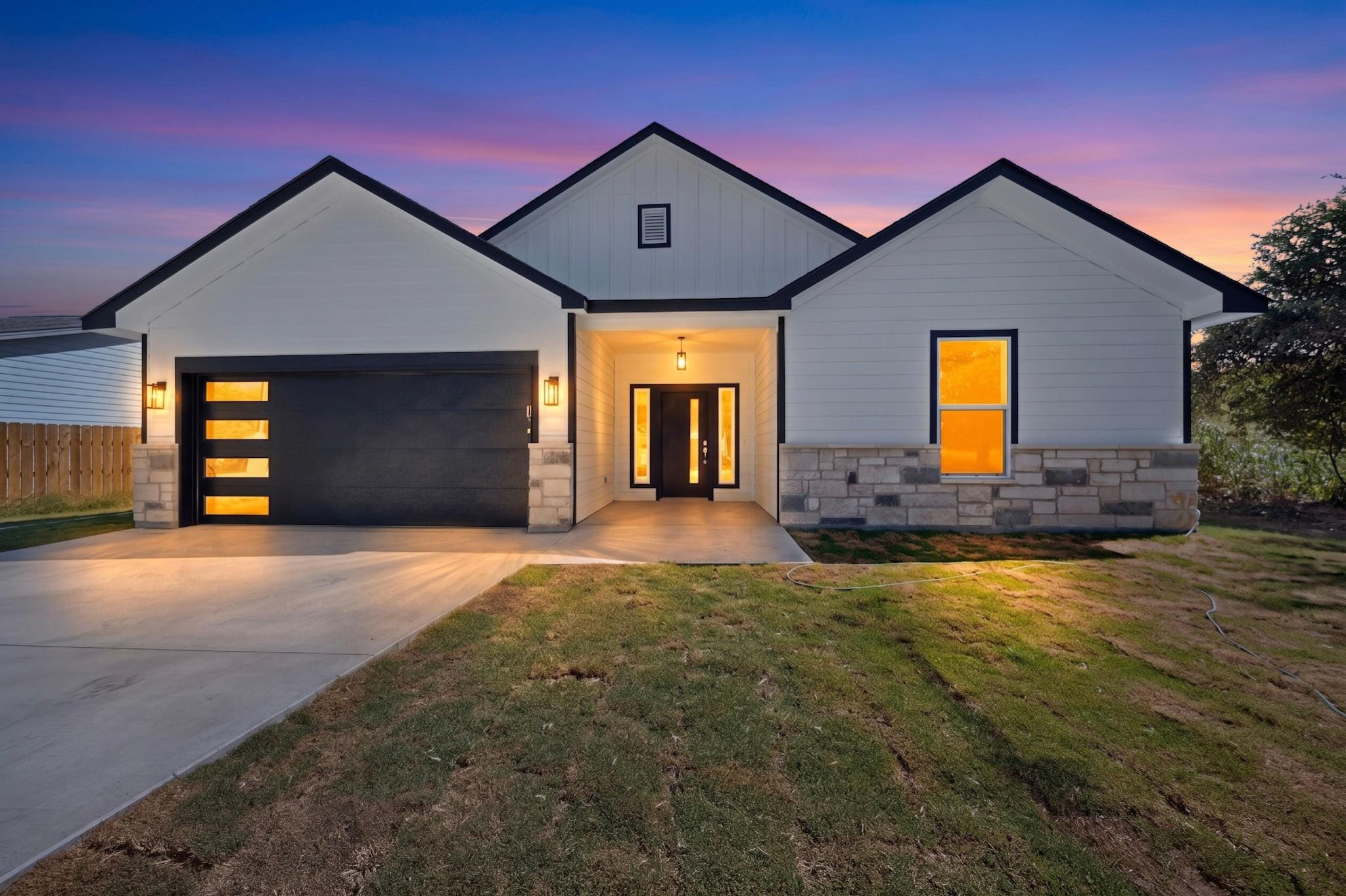 114 Pauwela, Bastrop, TX 78602 — photo 1