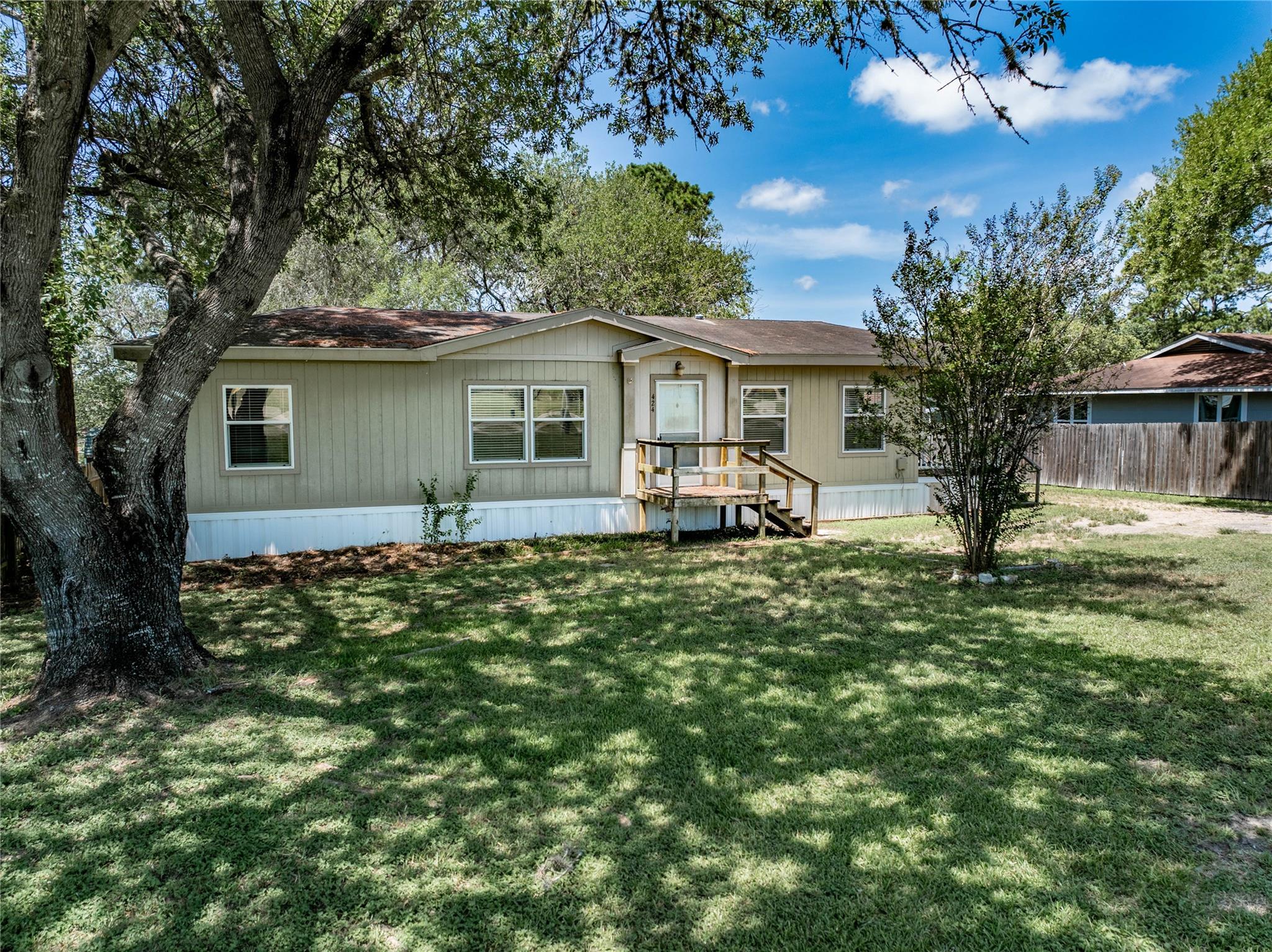 424 Ellinger, La Grange, TX 78945 — photo 1