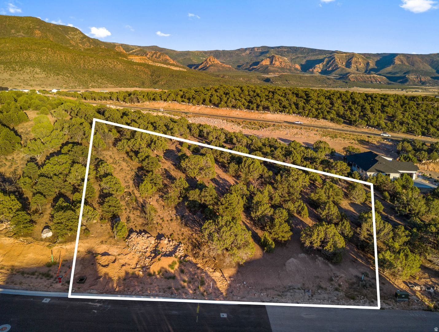 3253 W MOON CREST DR, Cedar City, UT 84720 — photo 1