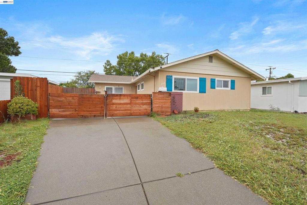 1712 Utah St, Fairfield, CA 94533 — photo 1