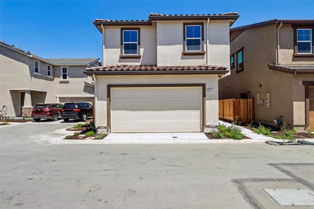 2221 Daisy Drive, Hollister, CA 95023 — photo 1