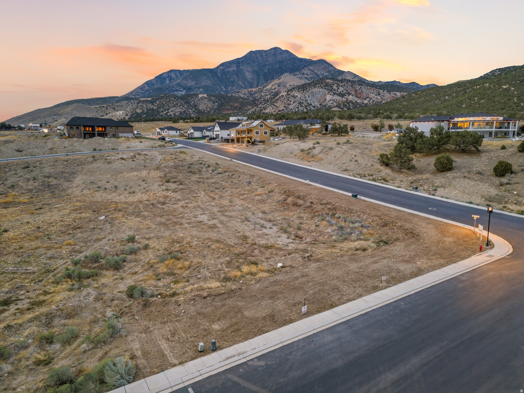 659 E 1037 N
