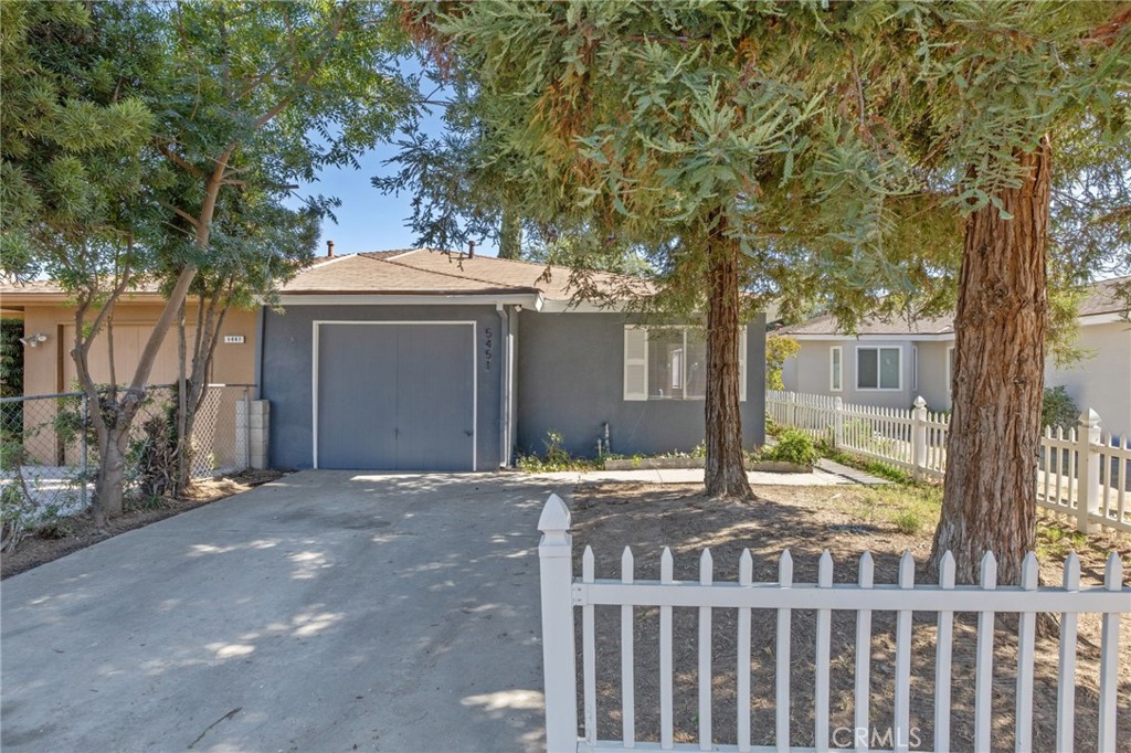 5451 W Santa Ana Avenue, Fresno, CA 93722 — photo 1