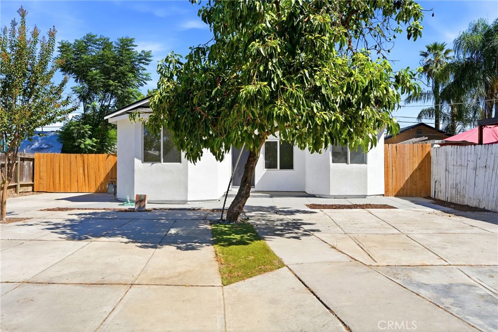 2225 E Lamona, Fresno, CA 93703 — photo 1