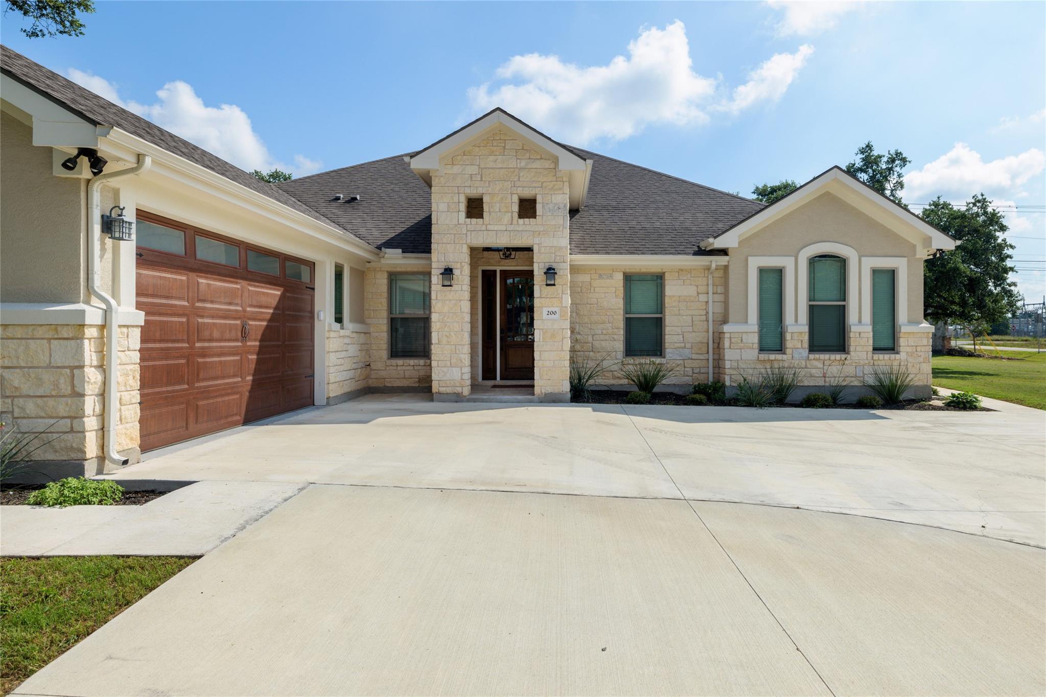 200 Wood, Georgetown, TX 78633 — photo 1