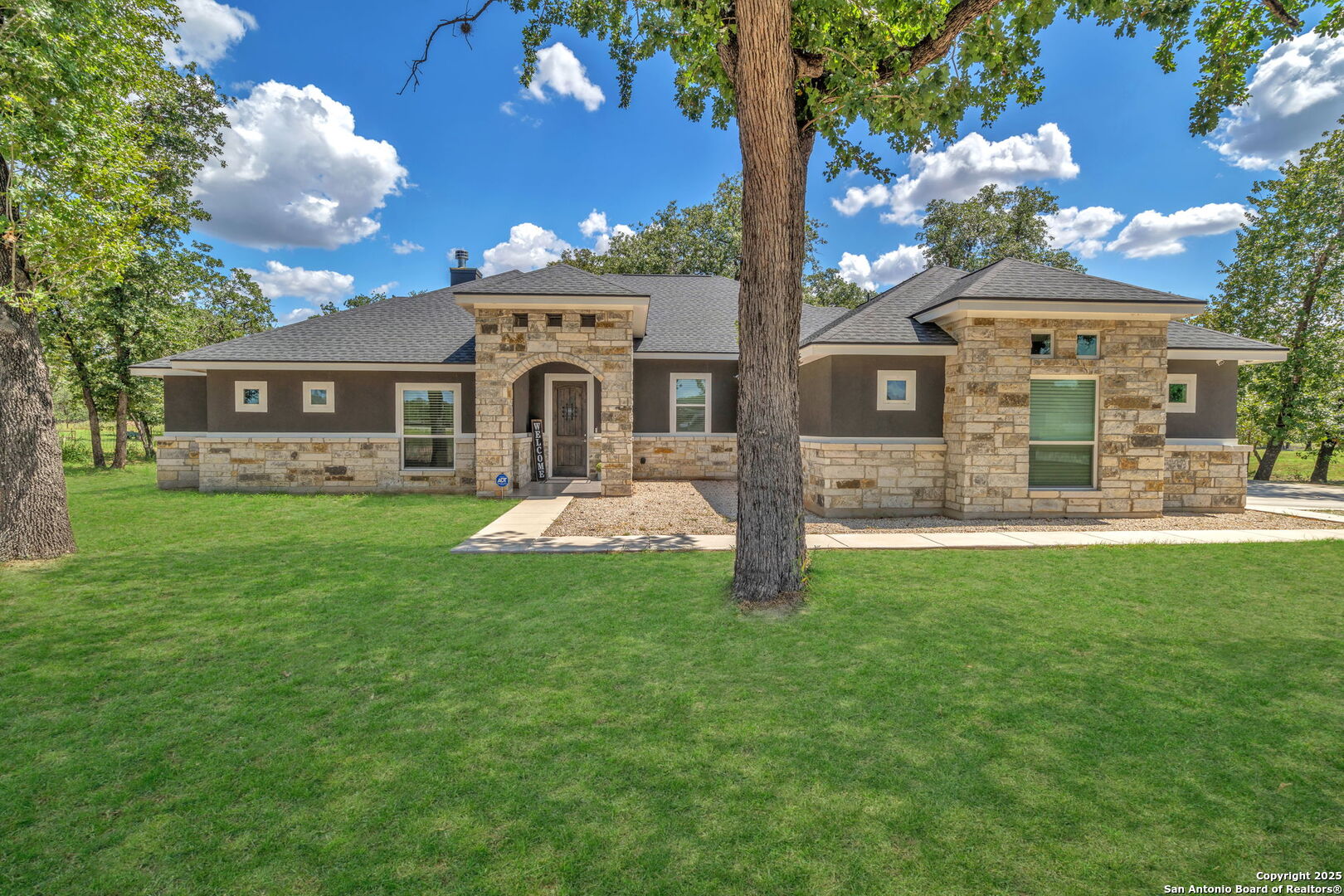 221 Cibolo Ridge Dr, La Vernia, TX 78121 — photo 1