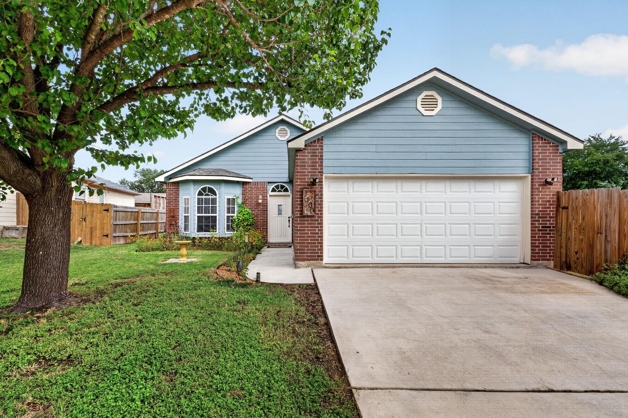 1100 Mira Loma, San Marcos, TX 78666 — photo 1