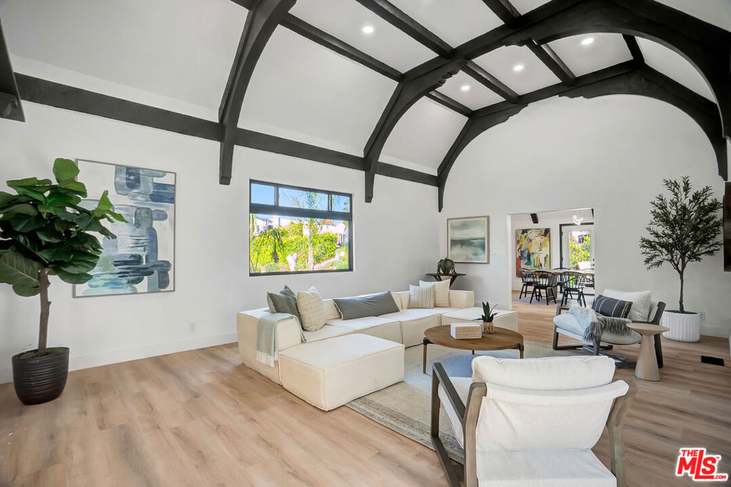 1145 S Longwood Avenue, Los Angeles, CA 90019 — photo 1