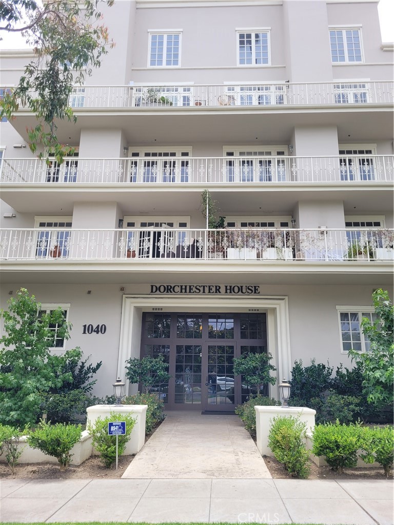 1040 4th 203, Santa Monica, CA 90403 — photo 1