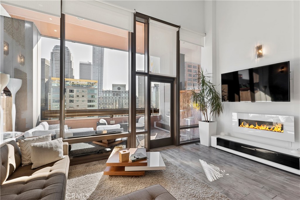 1100 Wilshire Boulevard 1707, Los Angeles, CA 90017 — photo 1
