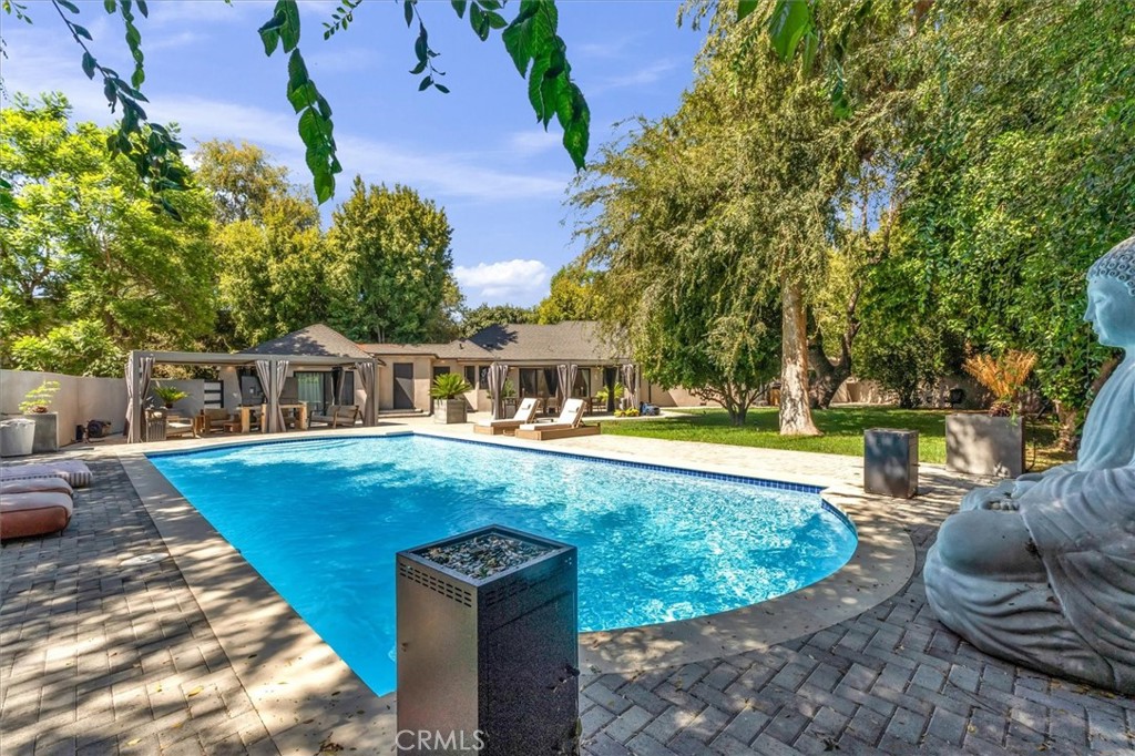 4624 Saint Clair