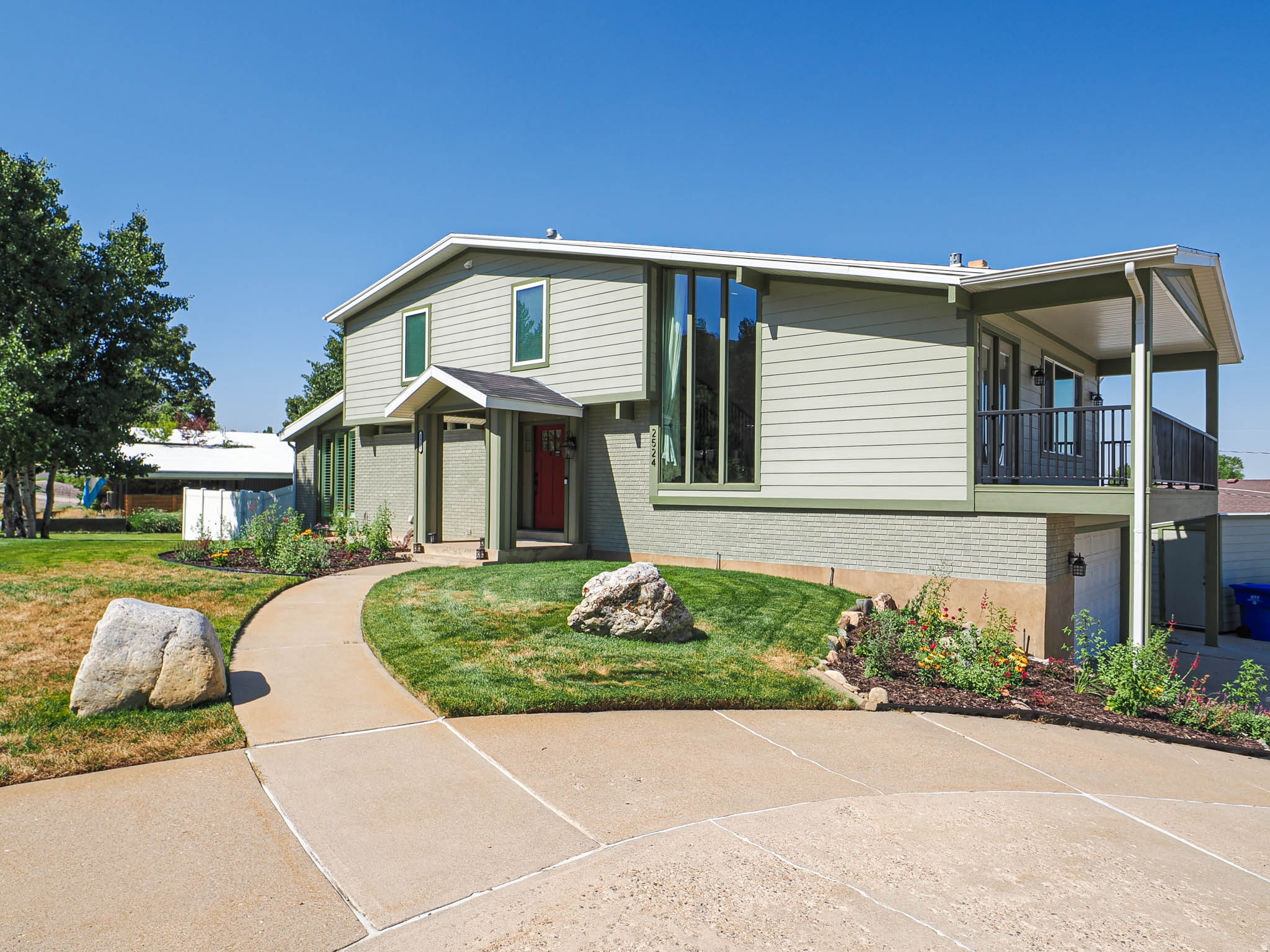 2524 S EDGEHILL DR, Bountiful, UT 84010 — photo 1