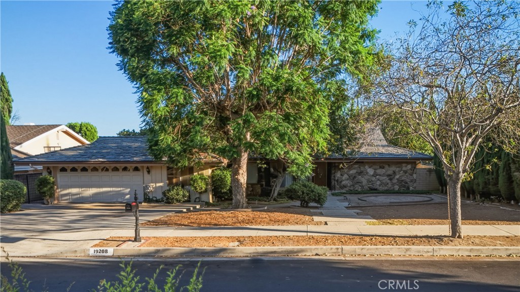 19208 Lassen, Northridge, CA 91324 — photo 1