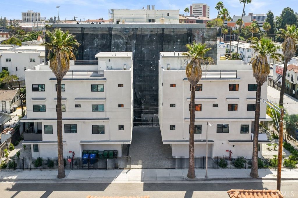 1171 W 36th PL, Los Angeles, CA 90007 — photo 1