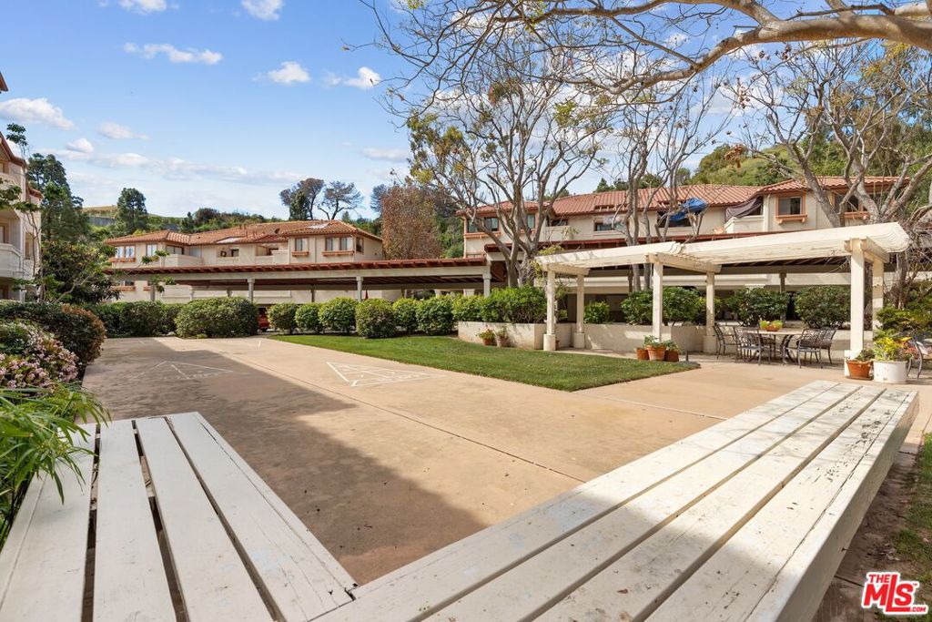 501 N Palisades Drive 103, Pacific Palisades, CA 90272 — photo 1