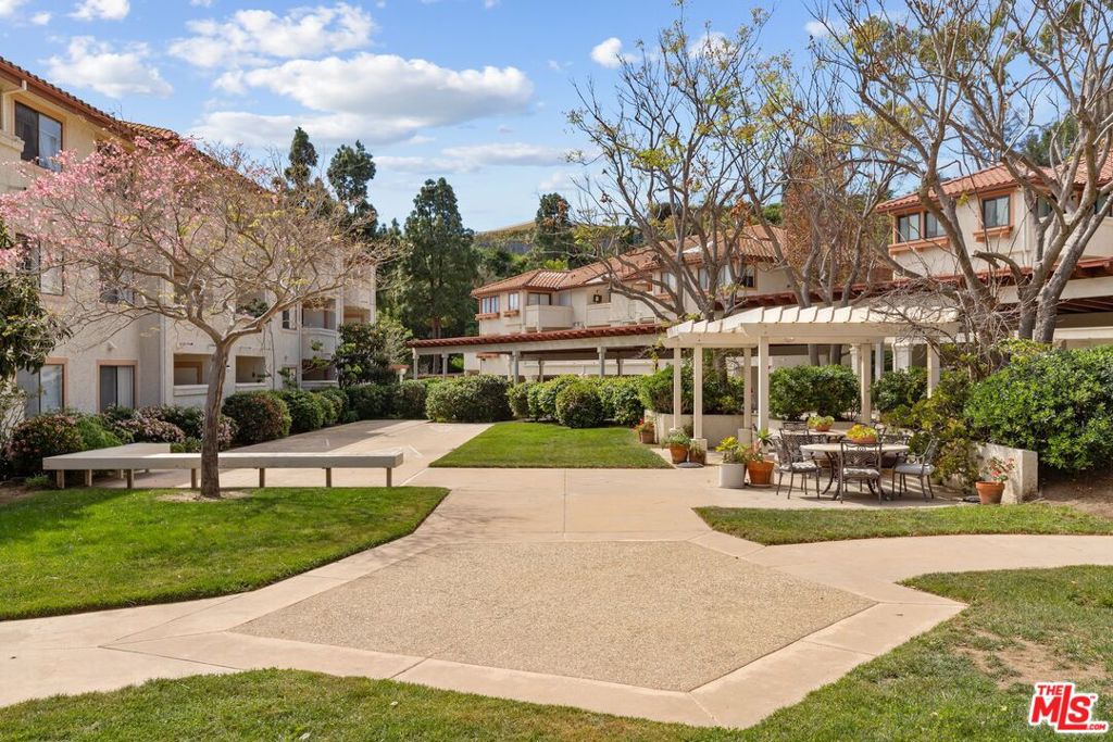 501 Palisades Drive 219, Pacific Palisades, CA 90272 — photo 1