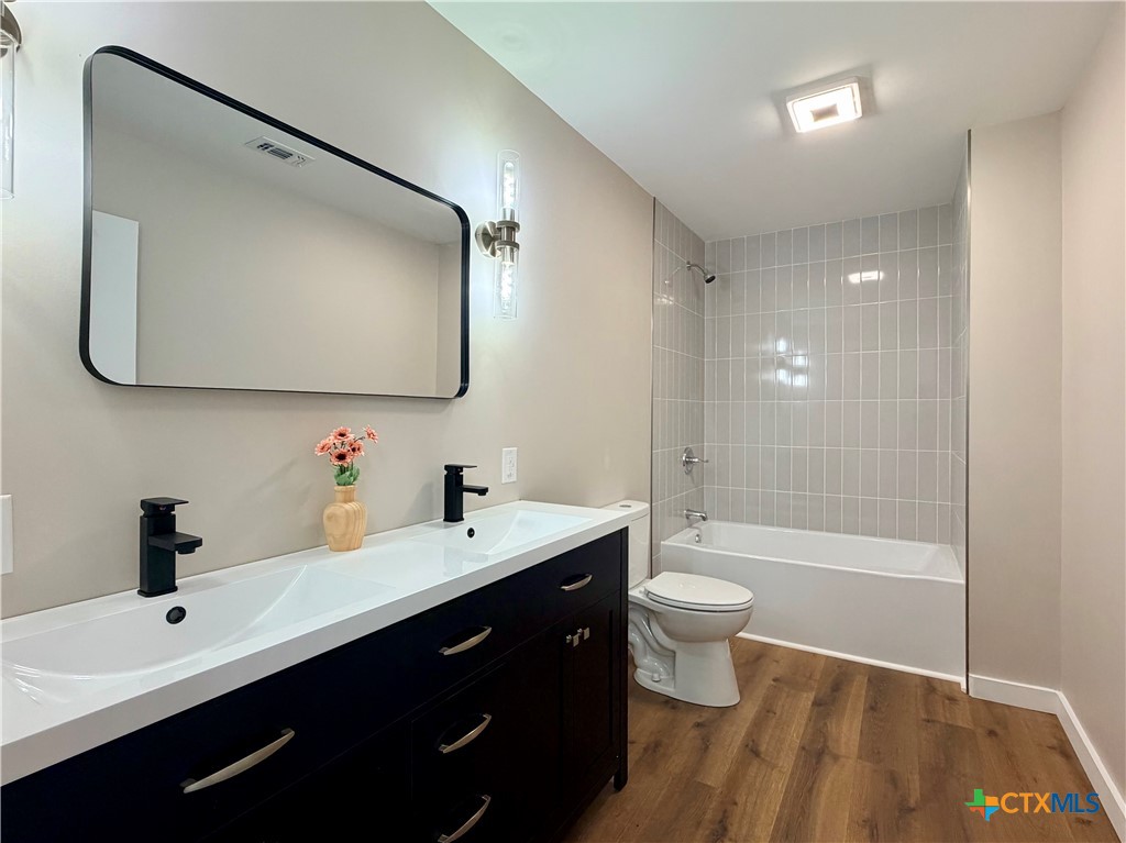 209 Rice, Yoakum, TX 77995 — photo 1