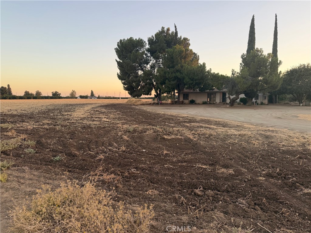 915 S Strathmore, Lindsay, CA 93247 — photo 1