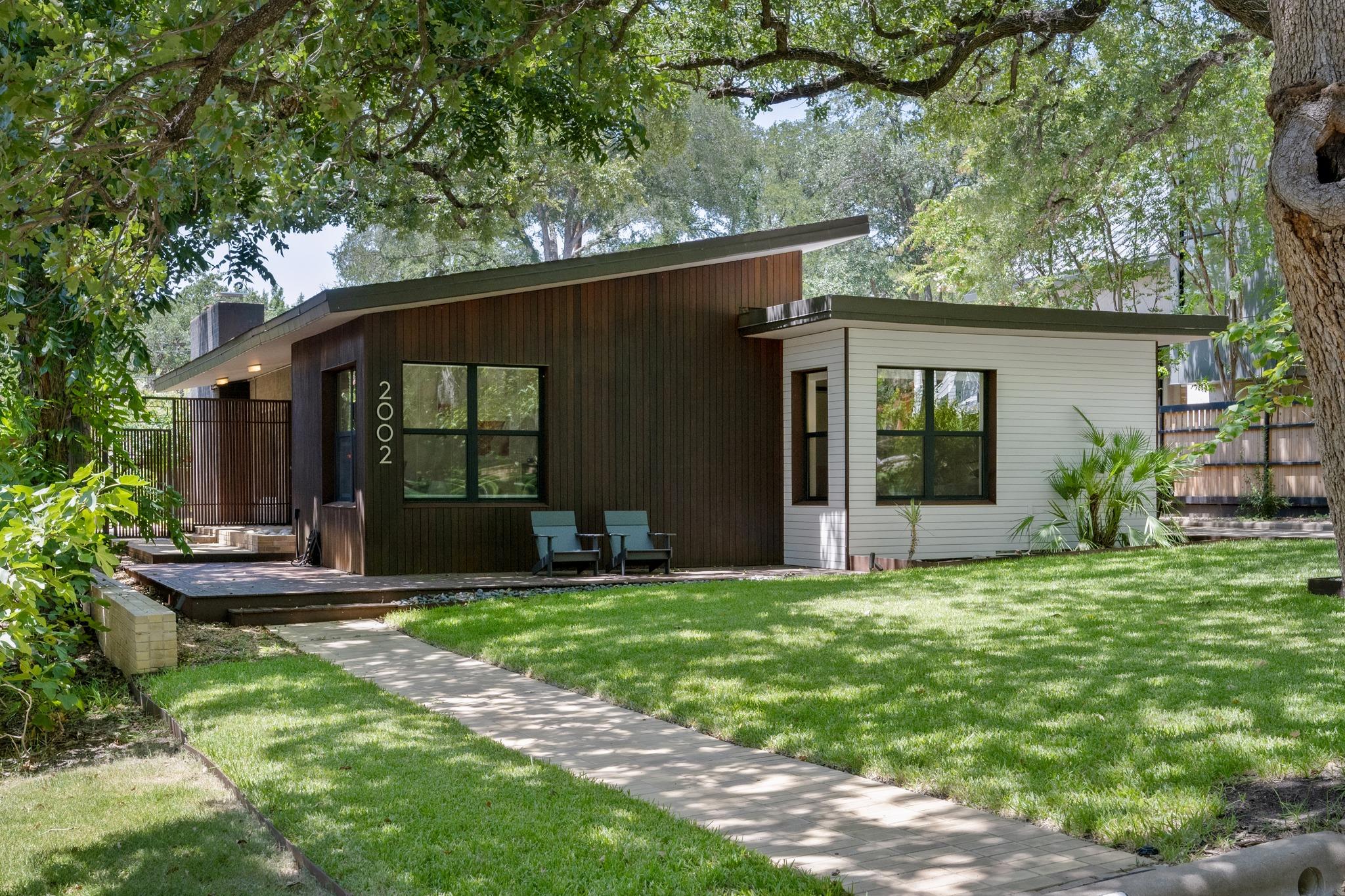 2002 Meadowbrook, Austin, TX 78703 — photo 1