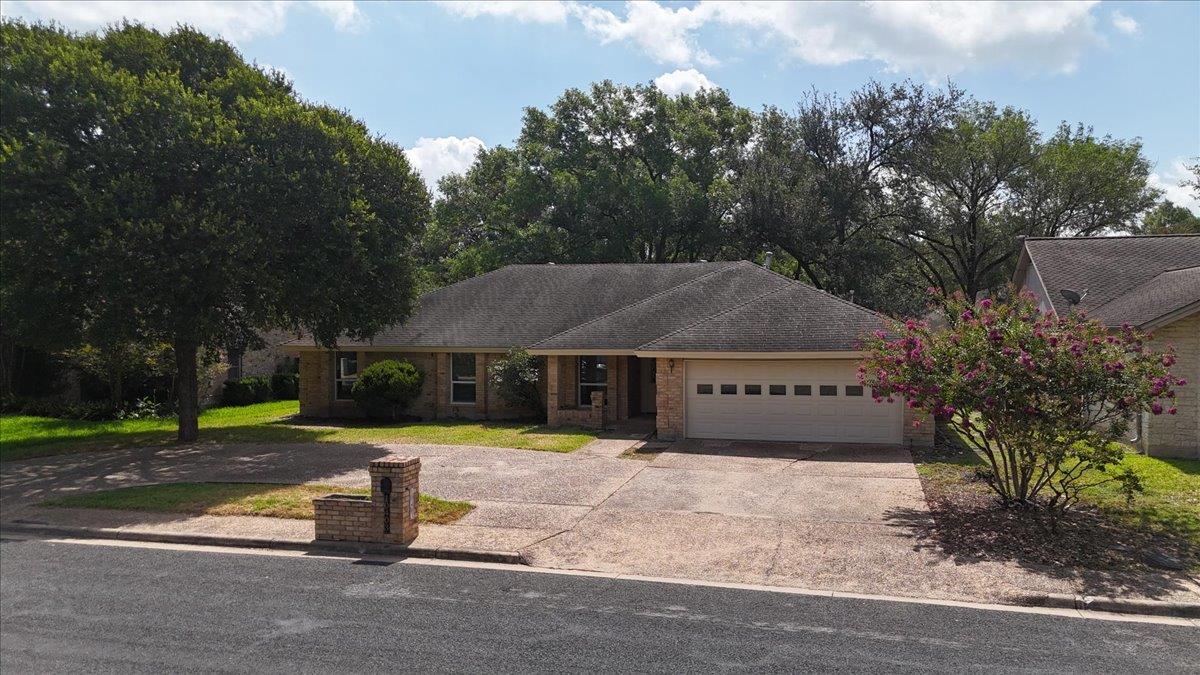 10403 Pinehurst, Austin, TX 78747 — photo 1