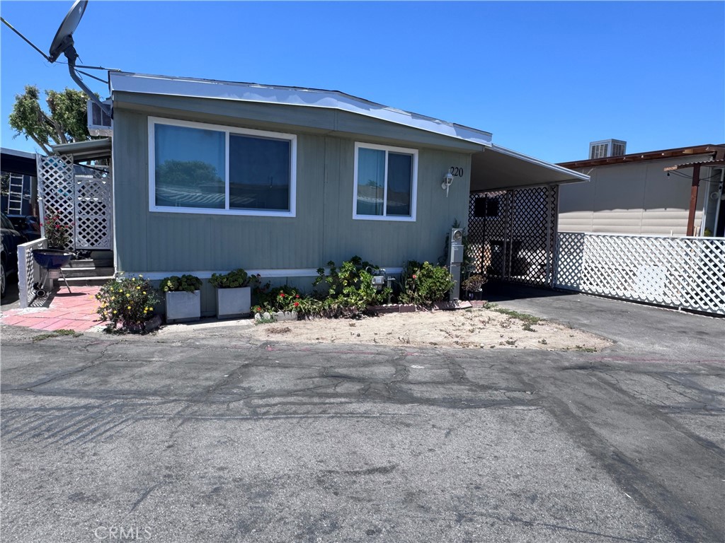220 Vienna, Santa Ana, CA 92703 — photo 1